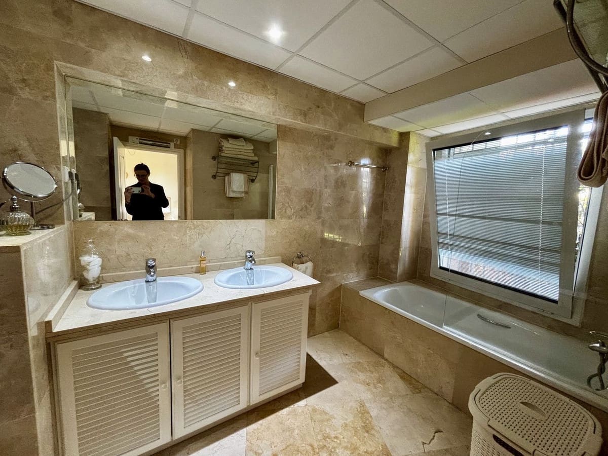 2 bedroom Apartment for sale in Riviera del Sol with pool - € 355,000 (Ref: 9425572)