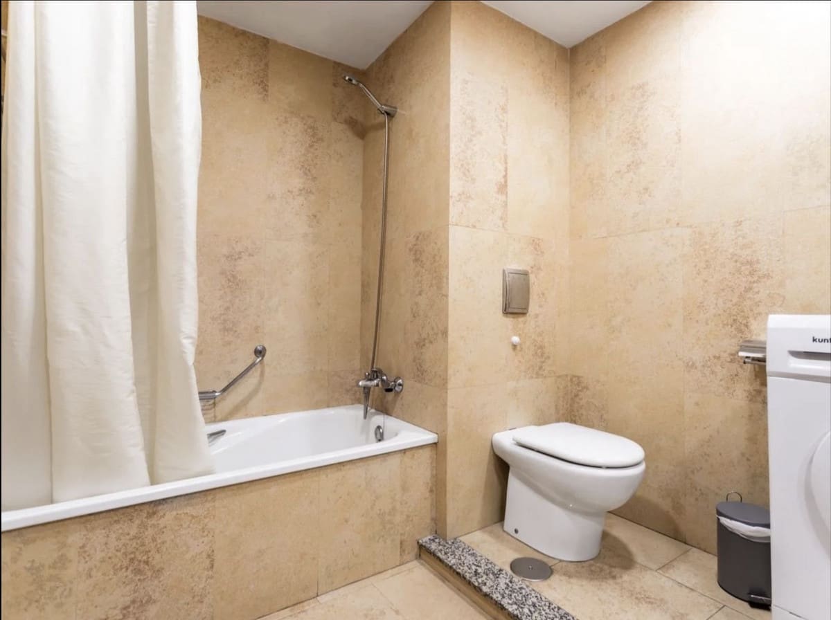 Studio til salgs i Fuengirola med svømmebasseng garasje - € 249 000 (Ref: 9425578)