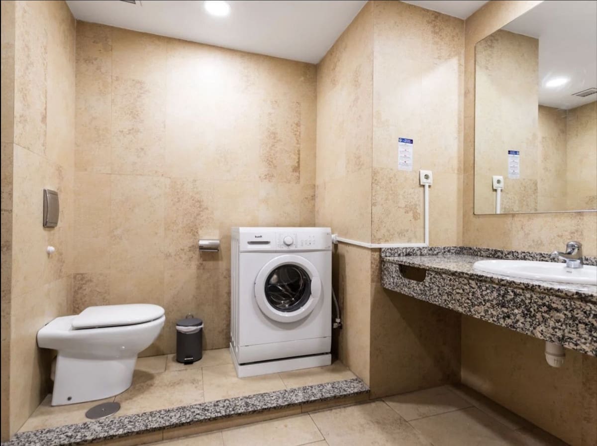 Studio til salgs i Fuengirola med svømmebasseng garasje - € 249 000 (Ref: 9425578)