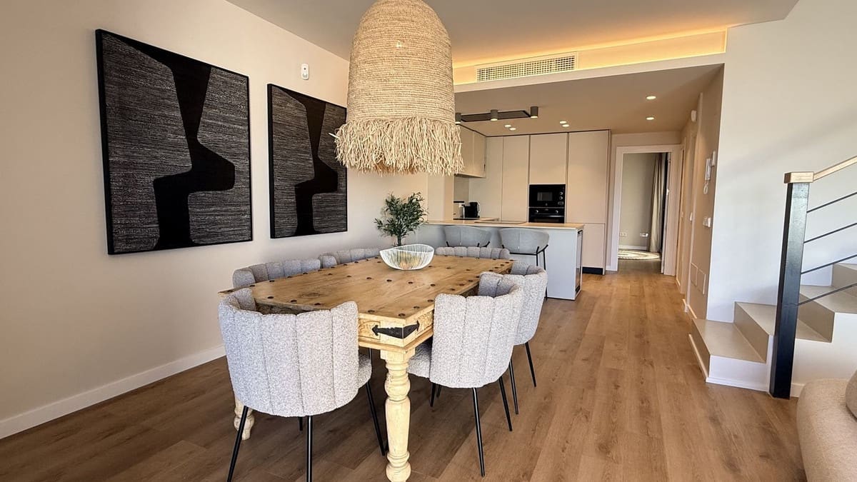 3 soveværelse Byhus til salg i La Mairena med swimmingpool garage - € 850.000 (Ref: 9425581)