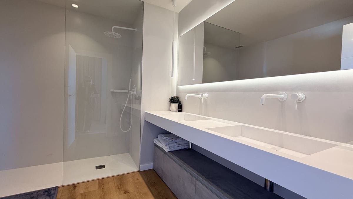 3 soveværelse Byhus til salg i La Mairena med swimmingpool garage - € 850.000 (Ref: 9425581)