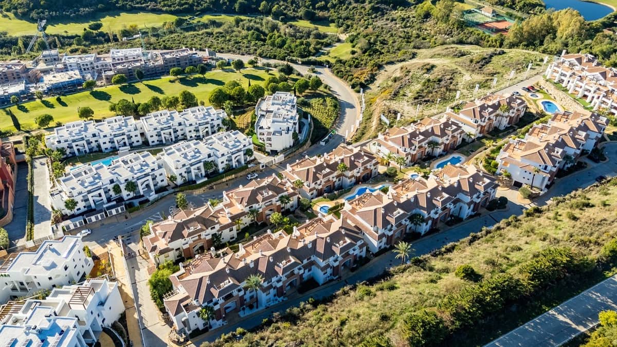 3 makuuhuone Kattohuoneisto myytävänä paikassa Bahia de Casares mukana uima-altaan 
autotalli - 575 000 € (Ref: 9425800)