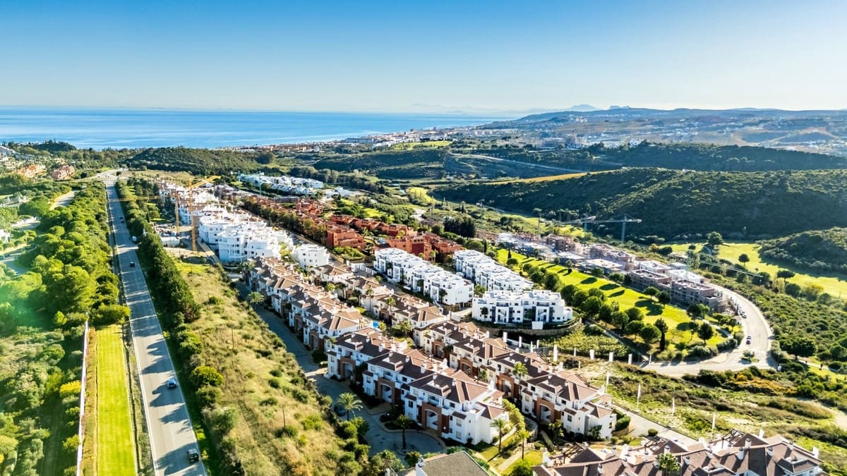 3 makuuhuone Kattohuoneisto myytävänä paikassa Bahia de Casares mukana uima-altaan 
autotalli - 575 000 € (Ref: 9425800)