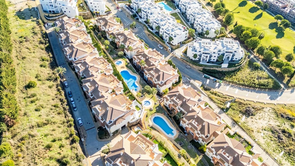 3 makuuhuone Kattohuoneisto myytävänä paikassa Bahia de Casares mukana uima-altaan 
autotalli - 575 000 € (Ref: 9425800)