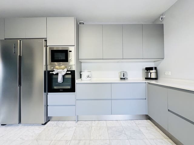 4 chambre Villa/Maison à vendre à La Duquesa / Puerto de la Duquesa, Manilva avec piscine garage - 860 000 € (Ref: 9428765)