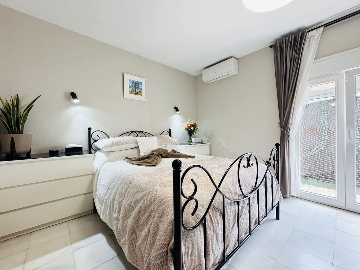 4 bedroom Villa for sale in La Duquesa / Puerto de la Duquesa with pool garage - € 860,000 (Ref: 9428765)