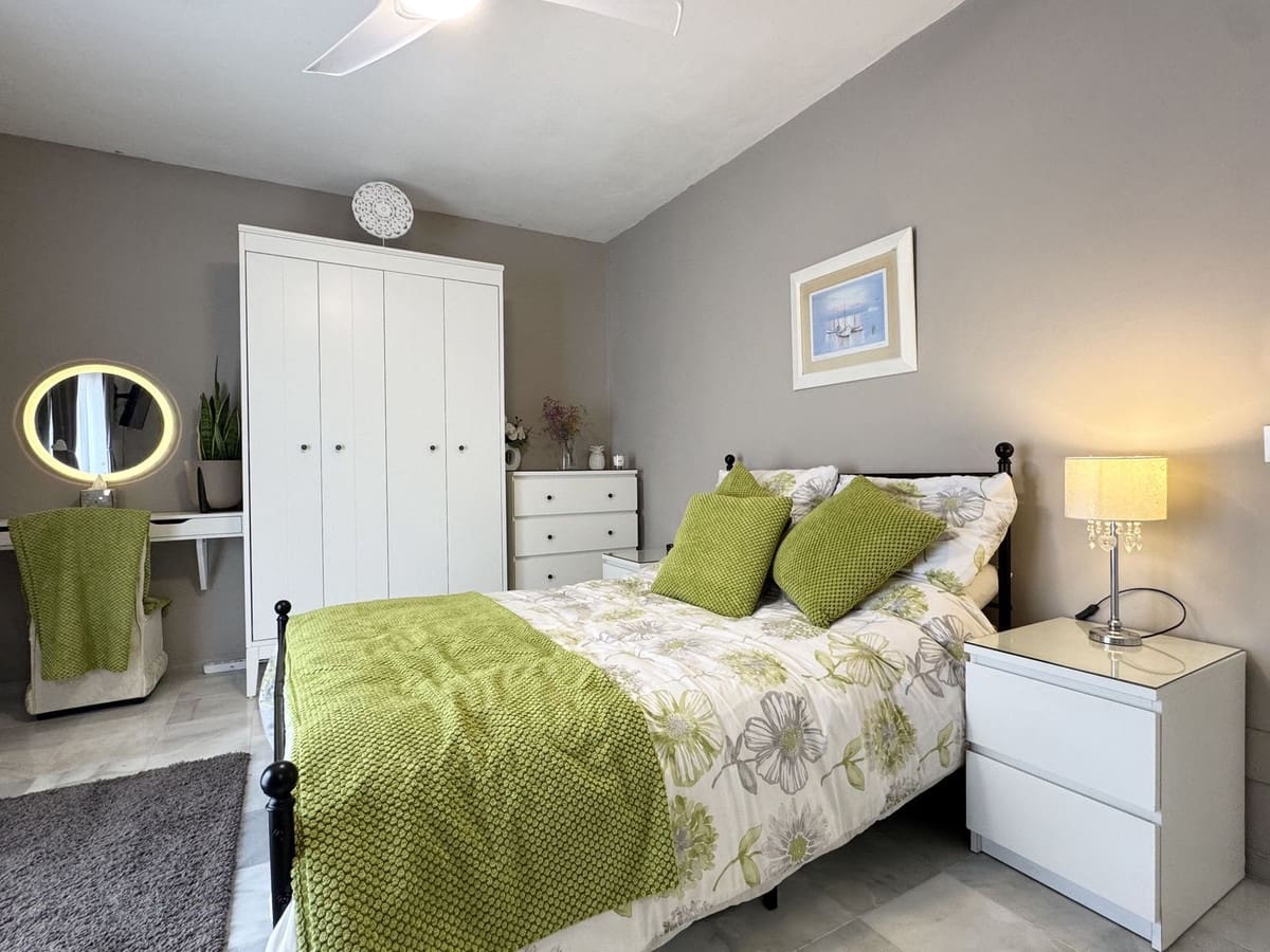 4 bedroom Villa for sale in La Duquesa / Puerto de la Duquesa with pool garage - € 860,000 (Ref: 9428765)