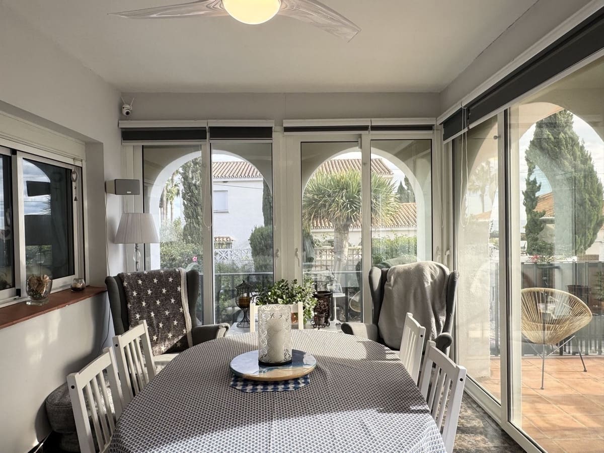 4 bedroom Villa for sale in La Duquesa / Puerto de la Duquesa with pool garage - € 860,000 (Ref: 9428765)