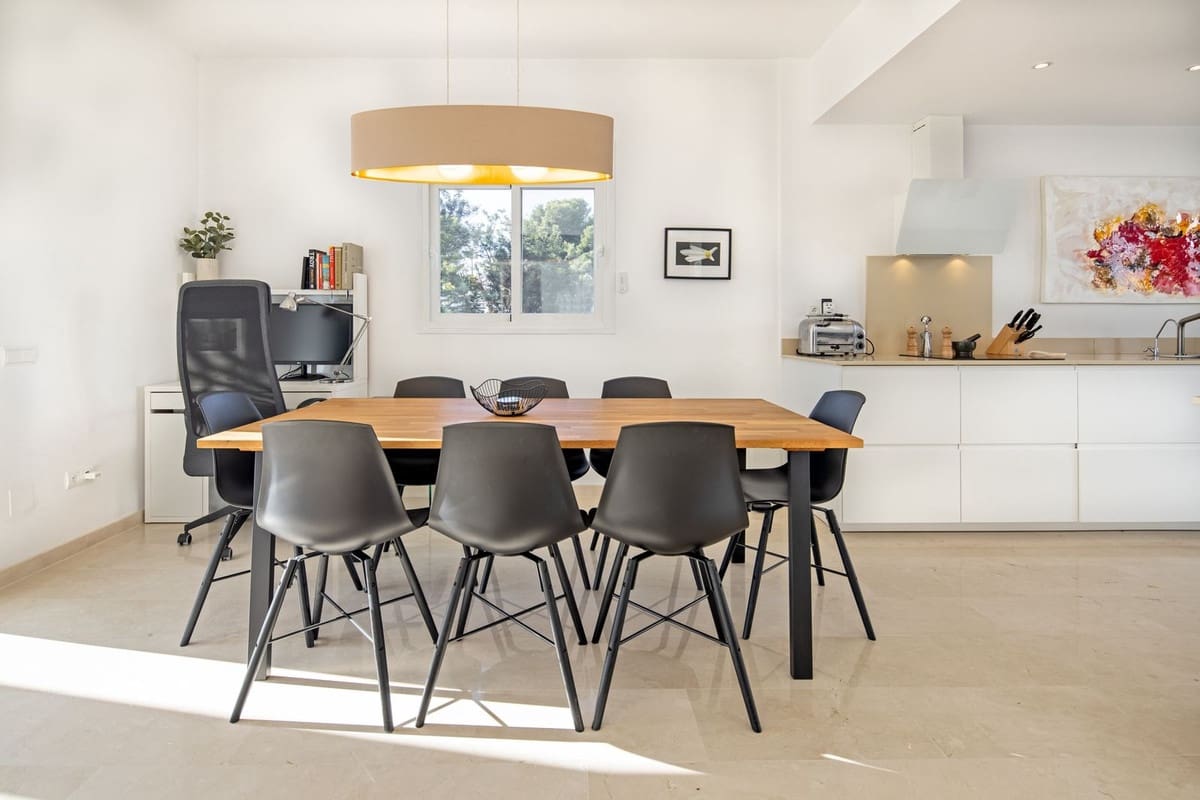 4 sypialnia Dom blizniak na sprzedaż w Nueva Andalucia z basenem garażem - 995 000 € (Ref: 9432491)