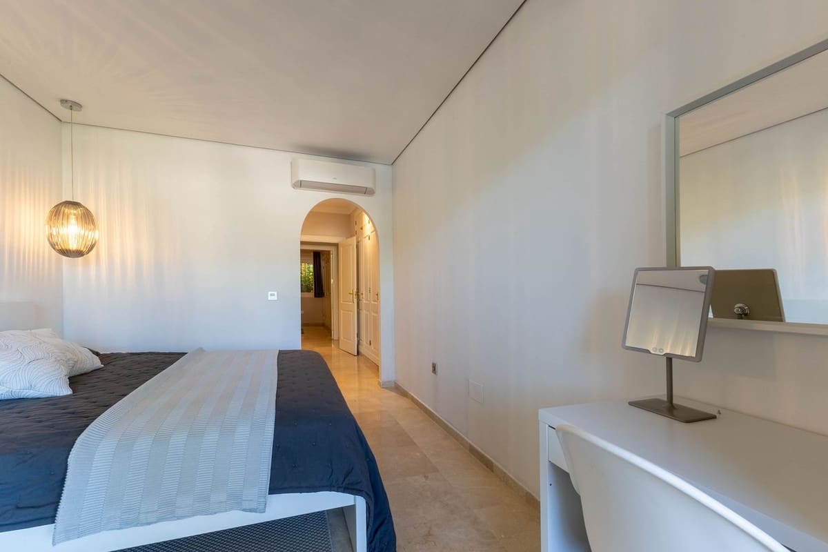 2 soveværelse Lejlighed til salg i La Cala Hills med swimmingpool - € 345.000 (Ref: 9436542)