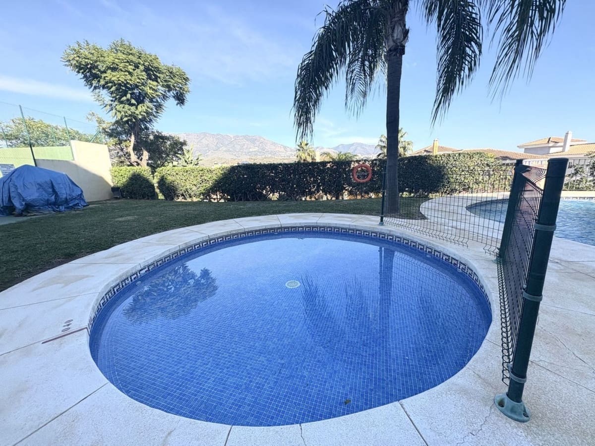 2 soveværelse Lejlighed til salg i La Cala Hills med swimmingpool - € 345.000 (Ref: 9436542)