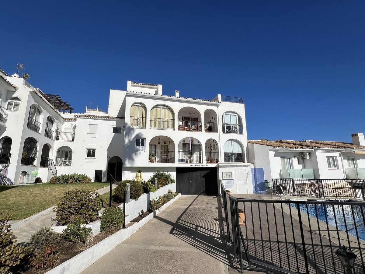 2 bedroom Apartment for sale in Mijas with pool - € 265,000 (Ref: 9436544)