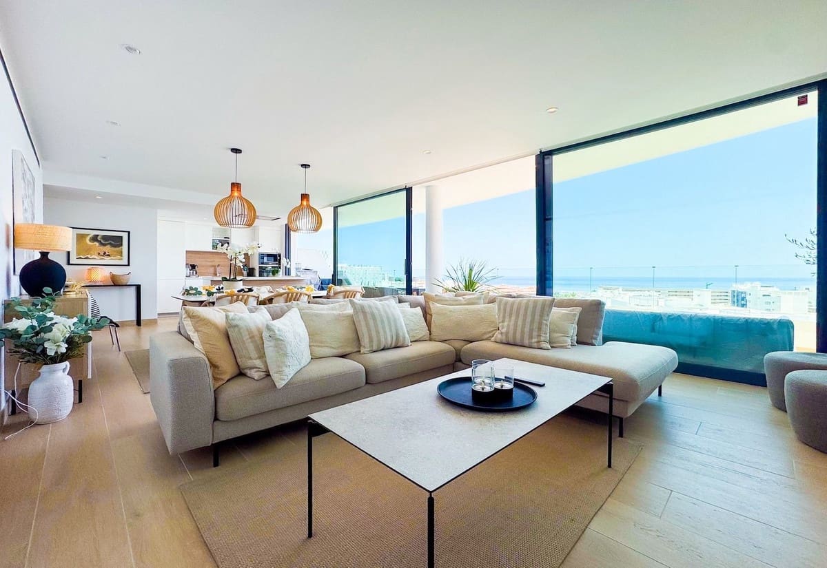 4 bedroom Apartment for sale in Fuengirola with pool - € 995,000 (Ref: 9436545)