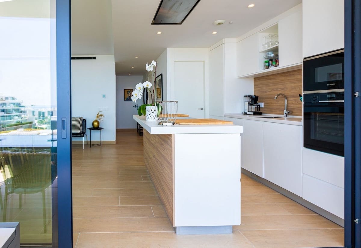 4 bedroom Apartment for sale in Fuengirola with pool - € 995,000 (Ref: 9436545)