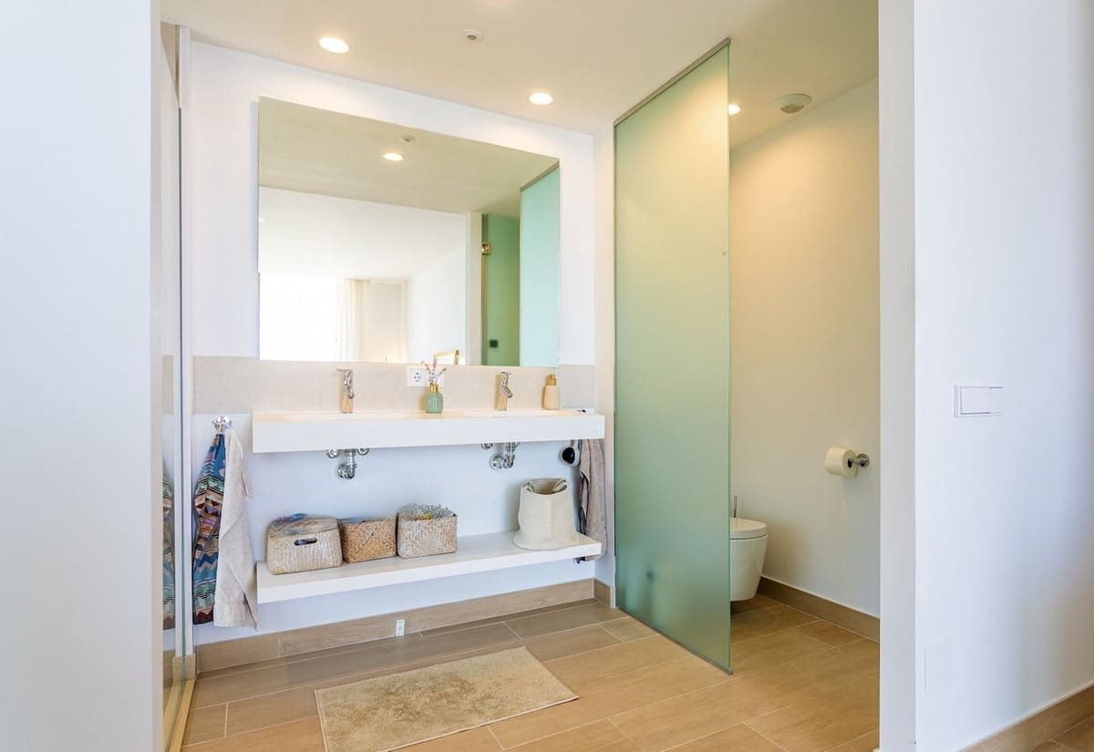 4 bedroom Apartment for sale in Fuengirola with pool - € 995,000 (Ref: 9436545)