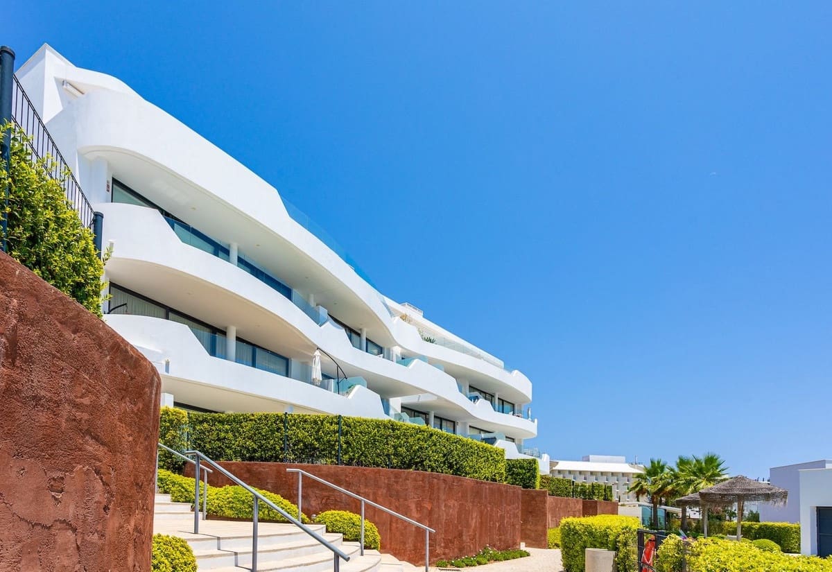 4 bedroom Apartment for sale in Fuengirola with pool - € 995,000 (Ref: 9436545)