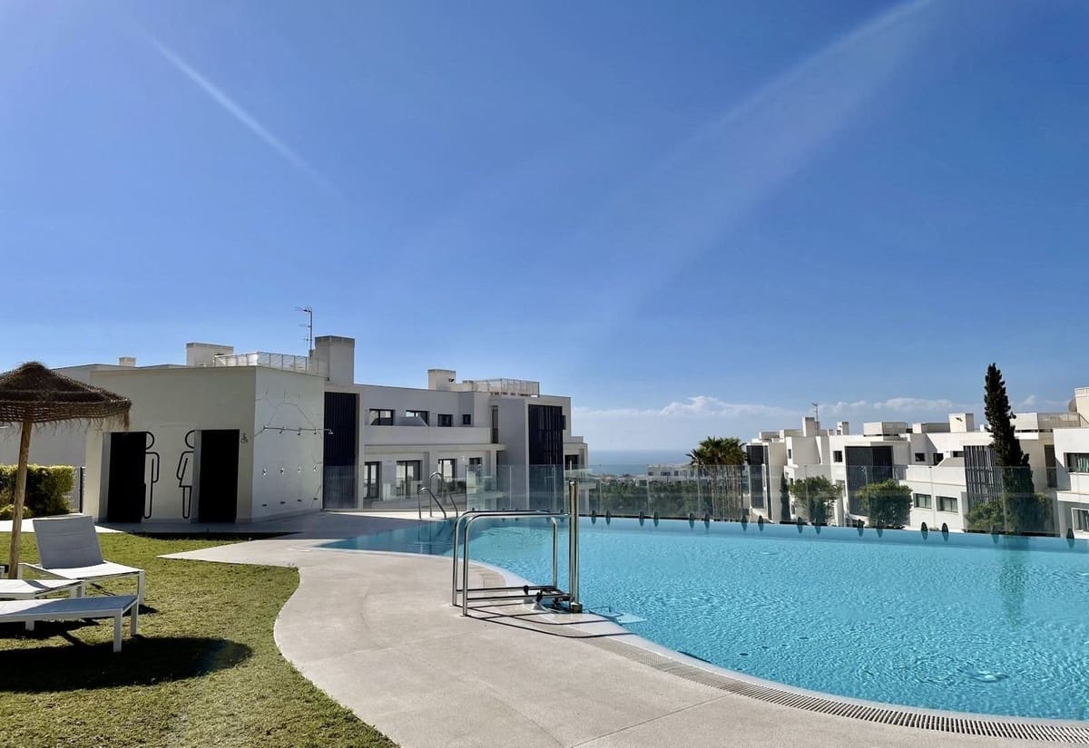 4 bedroom Apartment for sale in Fuengirola with pool - € 995,000 (Ref: 9436545)