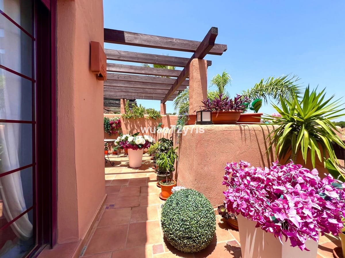 2 bedroom Penthouse for sale in La Mairena with pool garage - € 349,000 (Ref: 9436547)