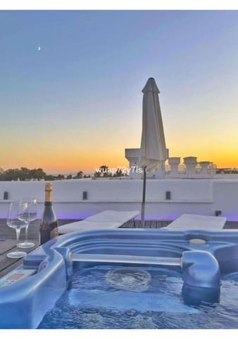 2 soverom Penthouse til salgs i El Paraíso, Benahavís med svømmebasseng - € 390 000 (Ref: 9436548)