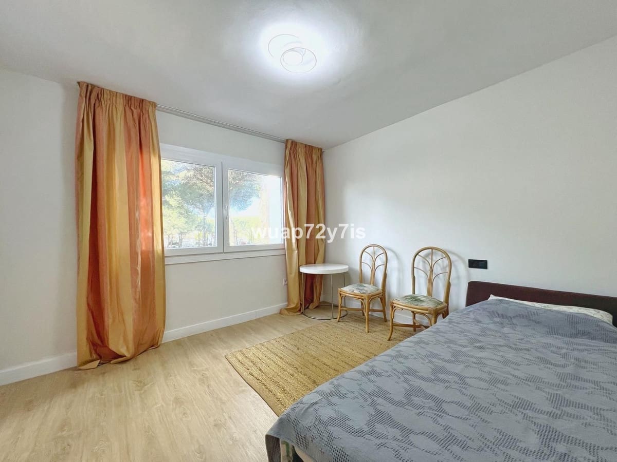 2 soveværelse Semi-Rækkehus til salg i New Golden Mile med swimmingpool garage - € 399.000 (Ref: 9436549)