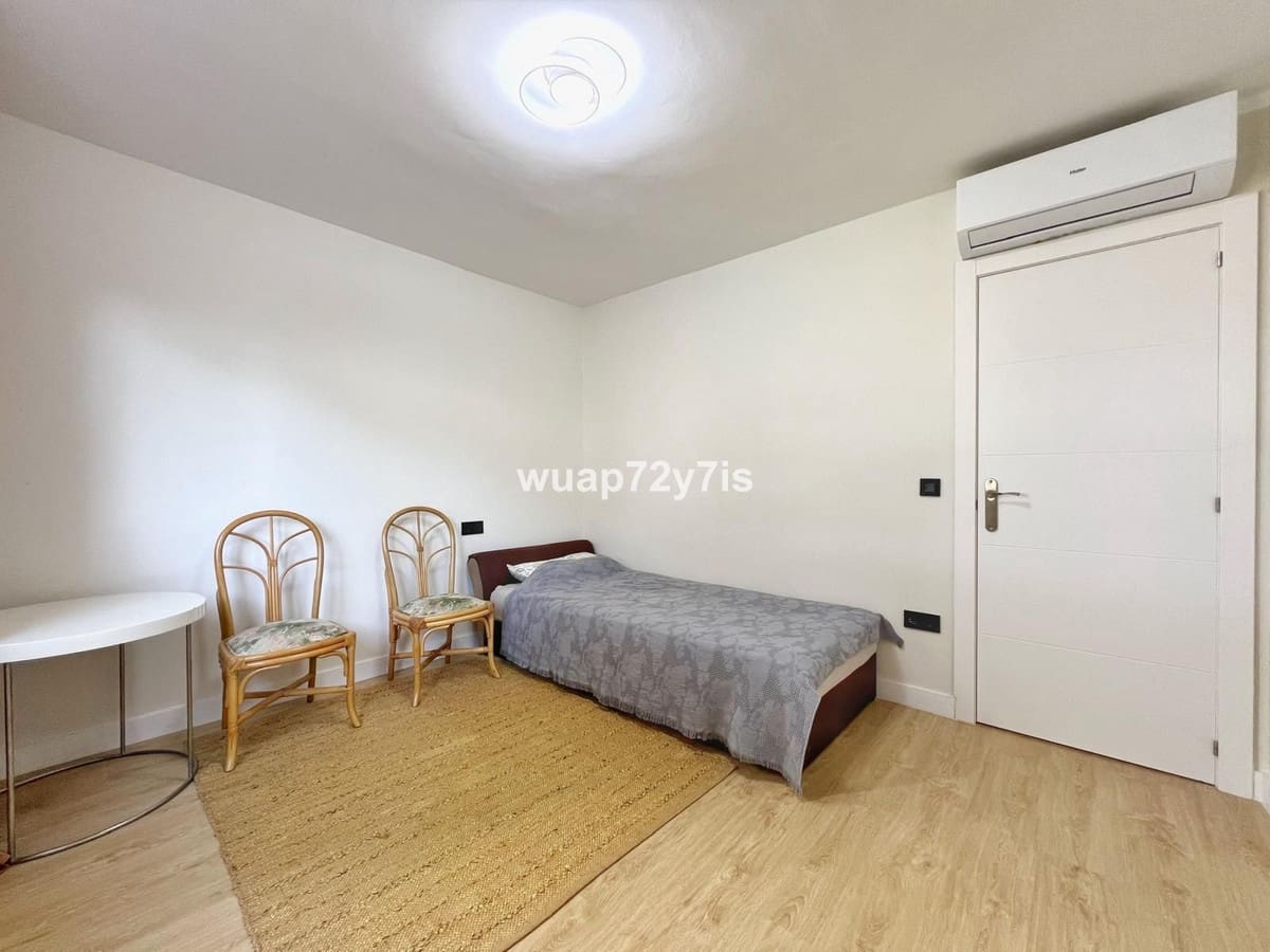 2 soveværelse Semi-Rækkehus til salg i New Golden Mile med swimmingpool garage - € 399.000 (Ref: 9436549)