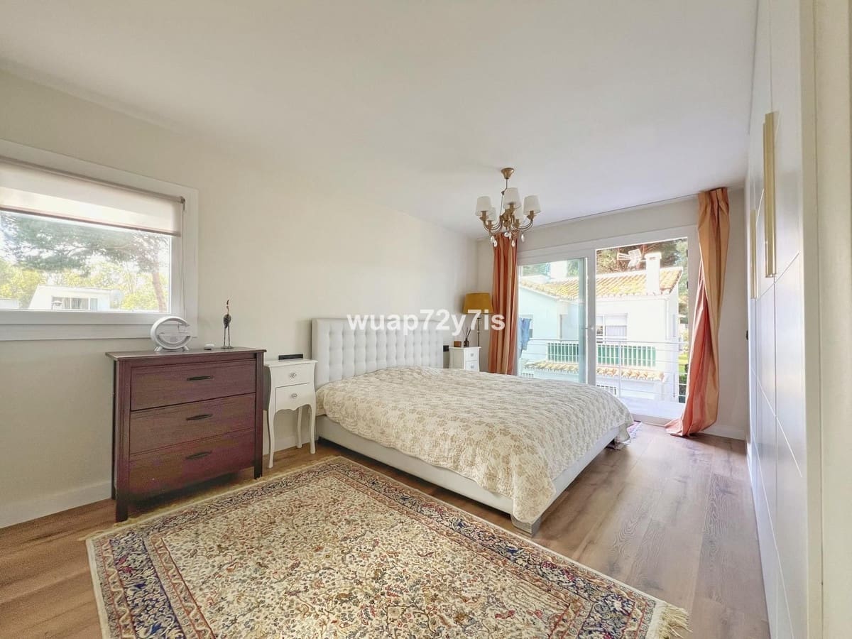 2 soveværelse Semi-Rækkehus til salg i New Golden Mile med swimmingpool garage - € 399.000 (Ref: 9436549)