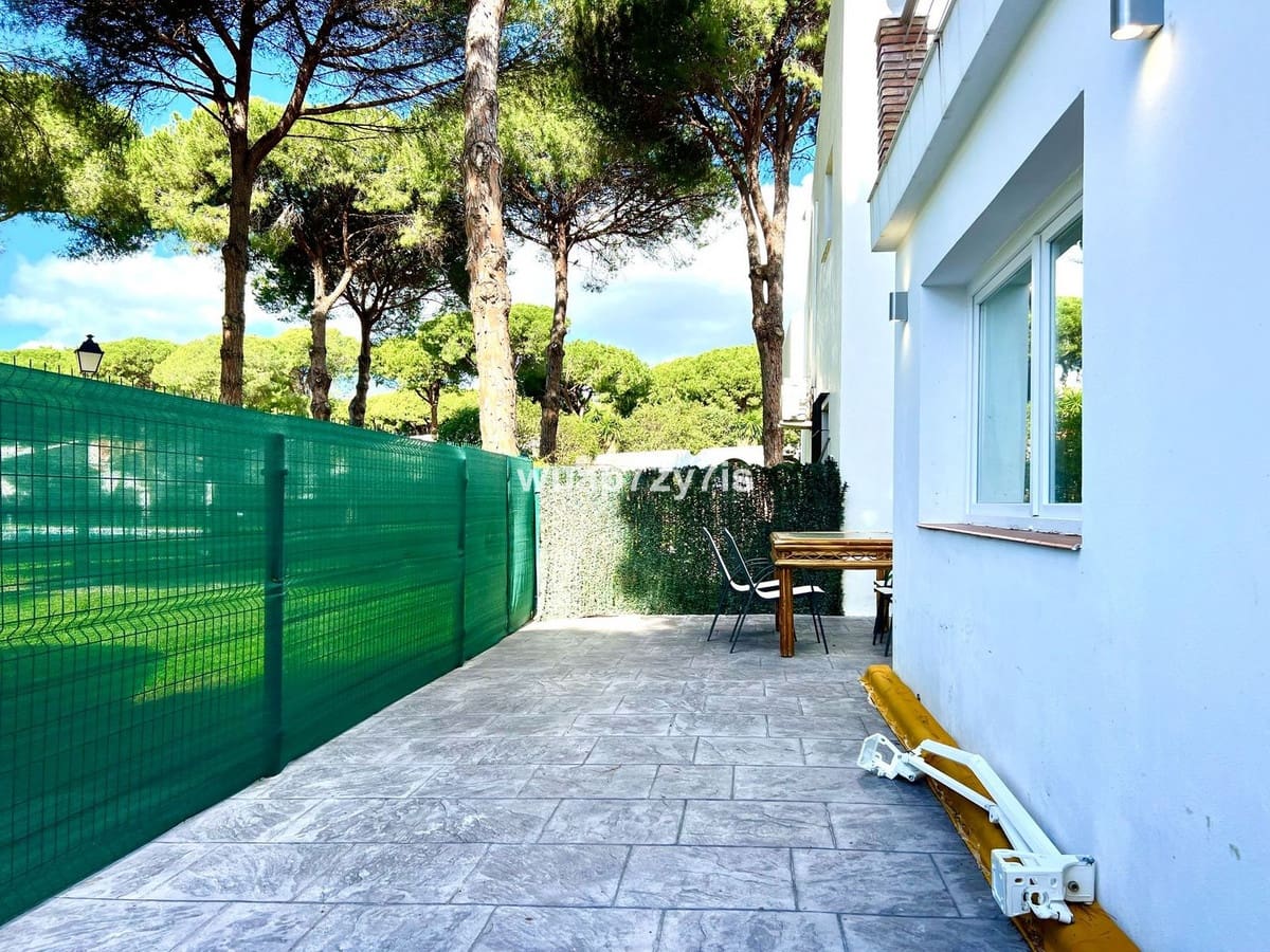 2 soveværelse Semi-Rækkehus til salg i New Golden Mile med swimmingpool garage - € 399.000 (Ref: 9436549)