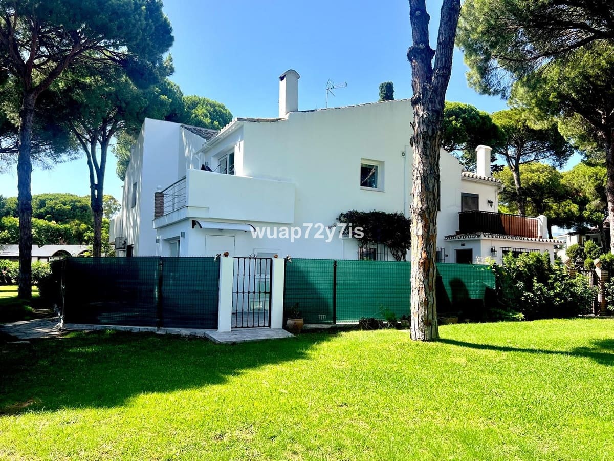 2 soveværelse Semi-Rækkehus til salg i New Golden Mile med swimmingpool garage - € 399.000 (Ref: 9436549)