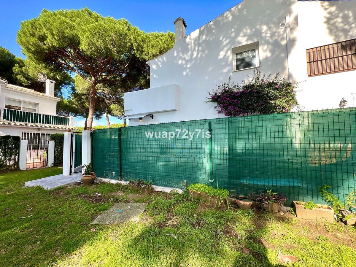 2 soveværelse Semi-Rækkehus til salg i New Golden Mile med swimmingpool garage - € 399.000 (Ref: 9436549)