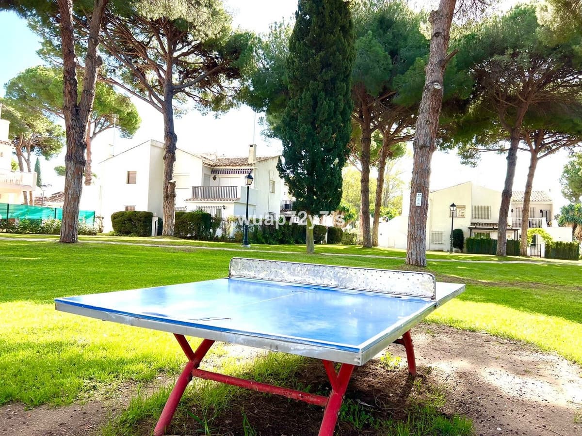 2 soveværelse Semi-Rækkehus til salg i New Golden Mile med swimmingpool garage - € 399.000 (Ref: 9436549)