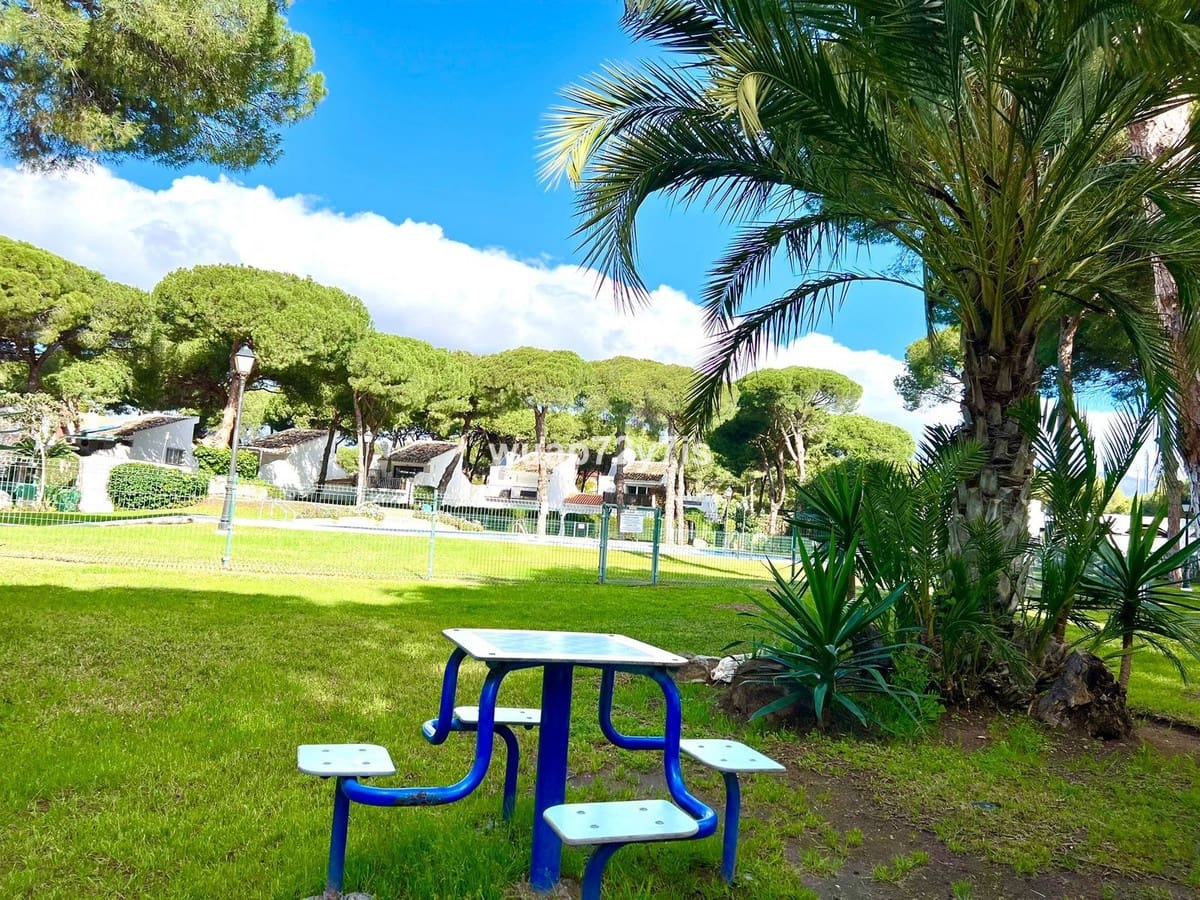 2 soveværelse Semi-Rækkehus til salg i New Golden Mile med swimmingpool garage - € 399.000 (Ref: 9436549)