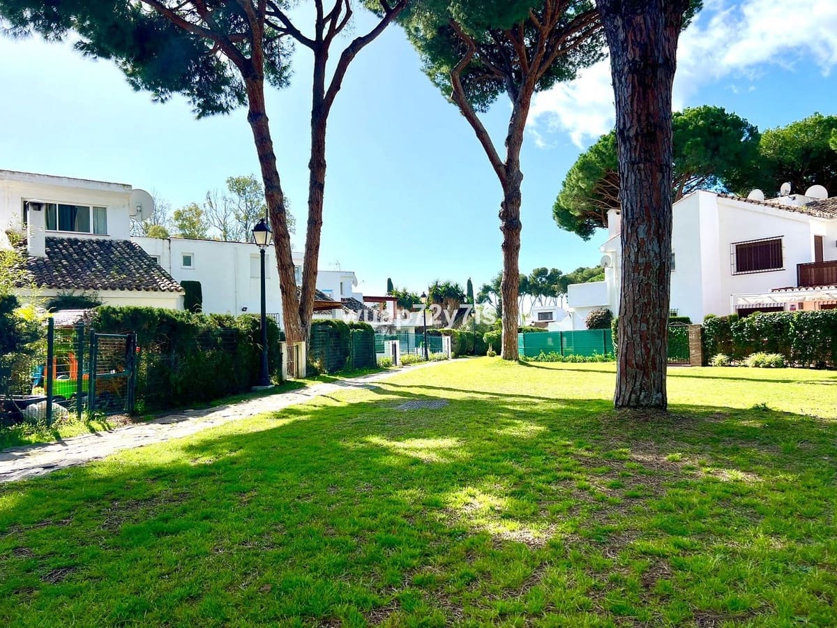 2 soveværelse Semi-Rækkehus til salg i New Golden Mile med swimmingpool garage - € 399.000 (Ref: 9436549)