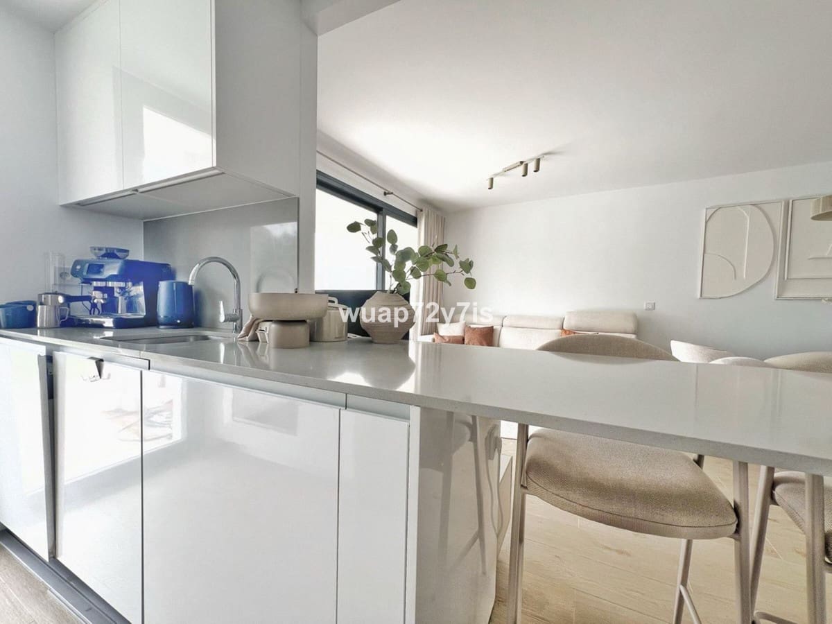 2 bedroom Apartment for sale in Estepona with pool garage - € 475,000 (Ref: 9442810)