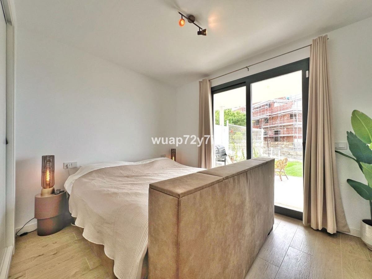 2 bedroom Apartment for sale in Estepona with pool garage - € 475,000 (Ref: 9442810)