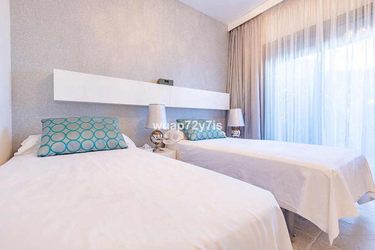 2 bedroom Apartment for sale in Estepona with pool garage - € 485,000 (Ref: 9442811)