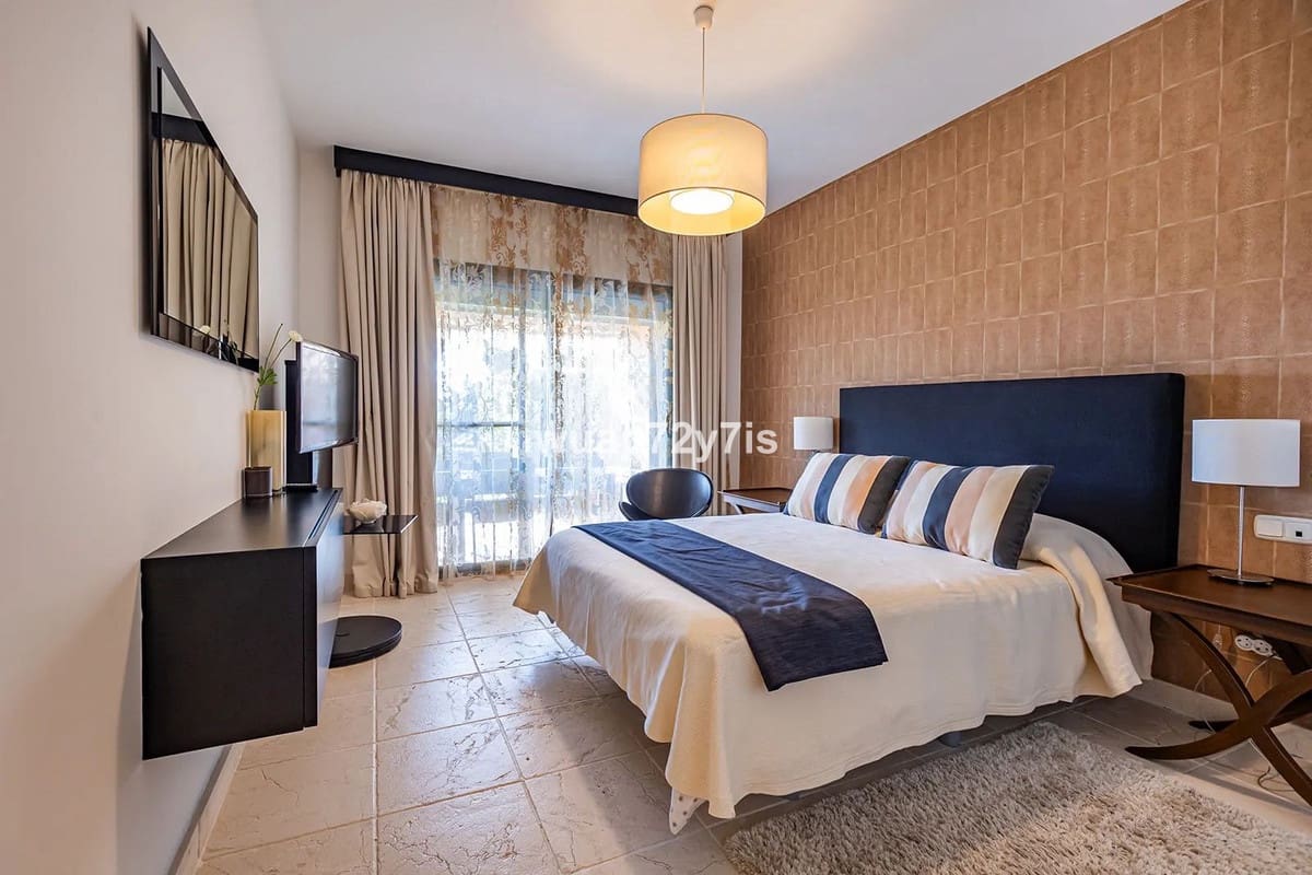 2 bedroom Apartment for sale in Estepona with pool garage - € 485,000 (Ref: 9442811)