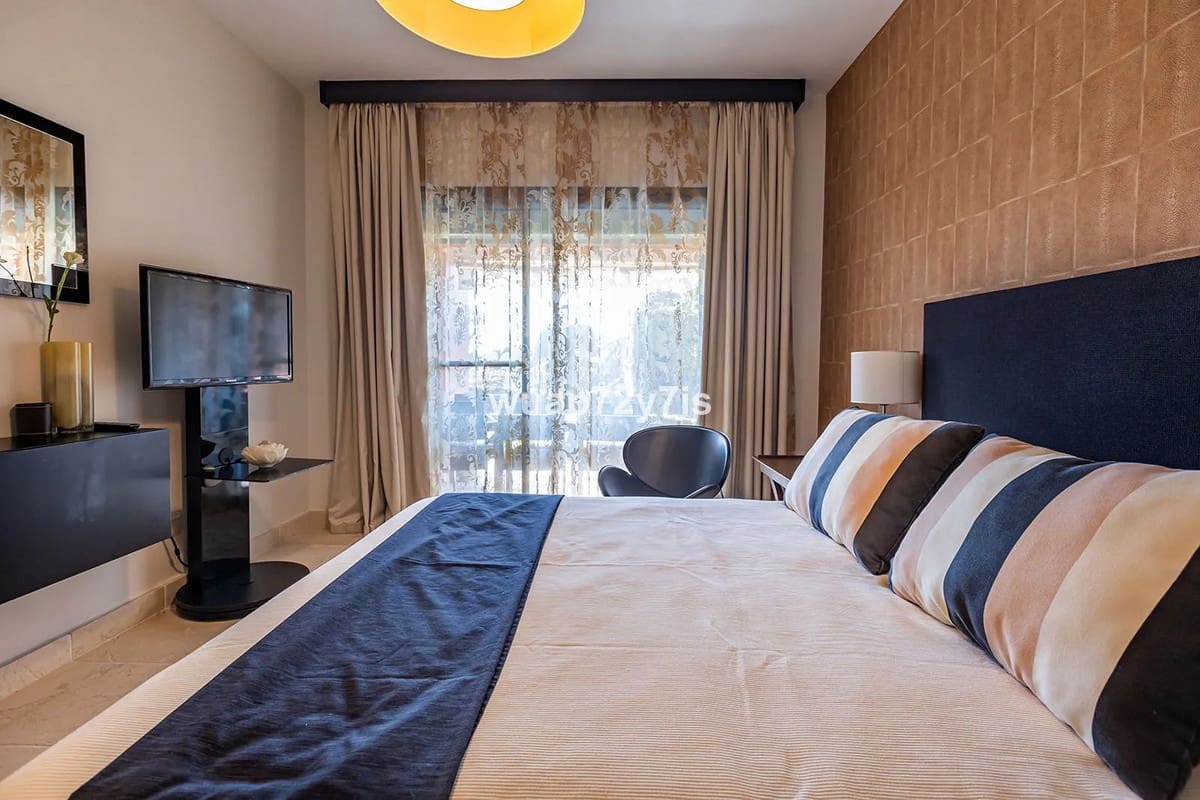 2 bedroom Apartment for sale in Estepona with pool garage - € 485,000 (Ref: 9442811)