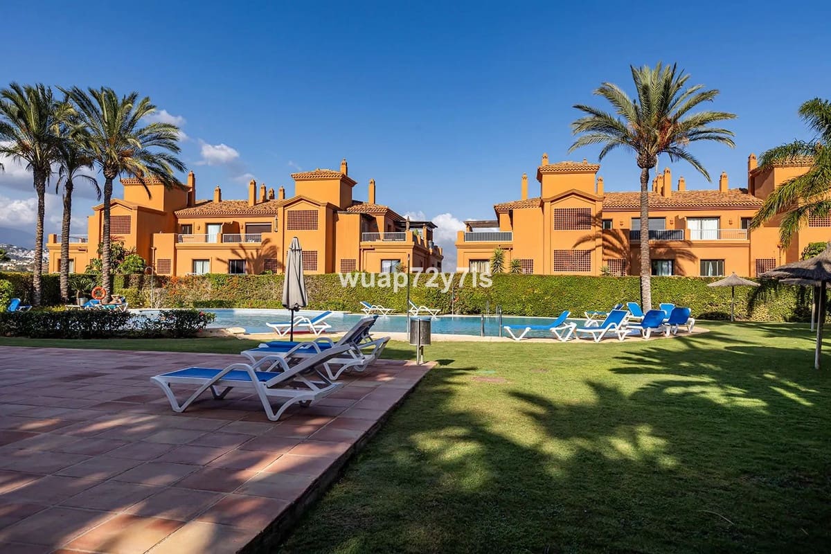 2 bedroom Apartment for sale in Estepona with pool garage - € 485,000 (Ref: 9442811)