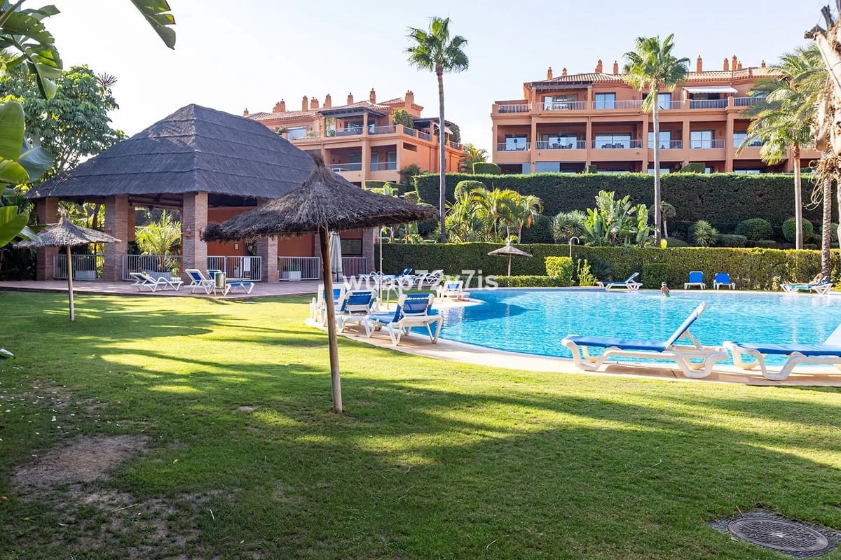 2 bedroom Apartment for sale in Estepona with pool garage - € 485,000 (Ref: 9442811)