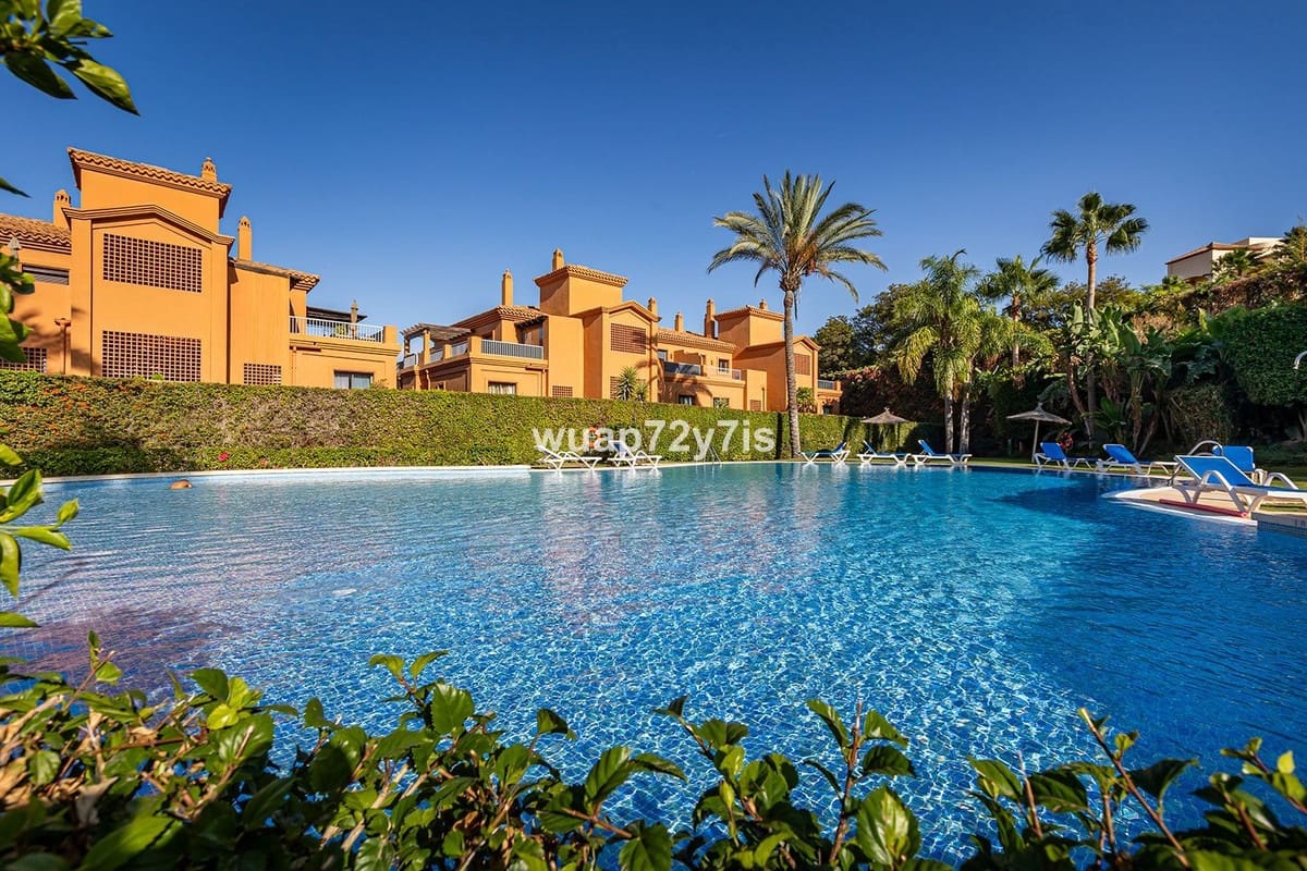 2 bedroom Apartment for sale in Estepona with pool garage - € 485,000 (Ref: 9442811)