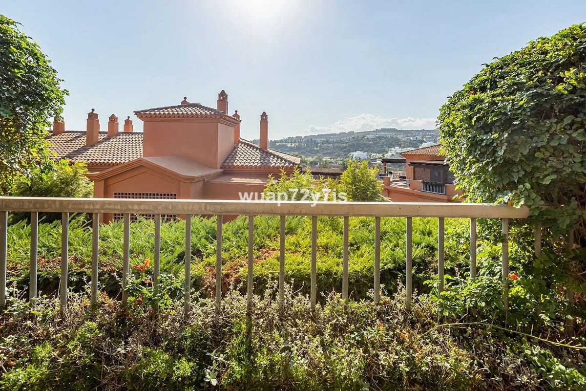 2 bedroom Apartment for sale in Estepona with pool garage - € 485,000 (Ref: 9442811)