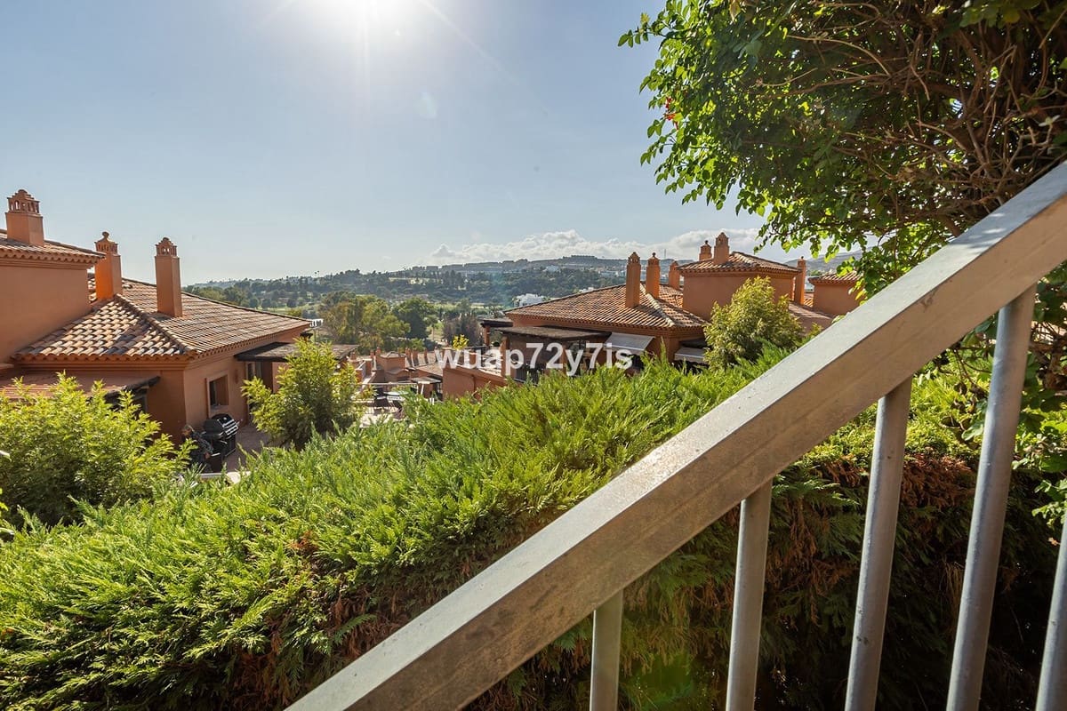 2 bedroom Apartment for sale in Estepona with pool garage - € 485,000 (Ref: 9442811)