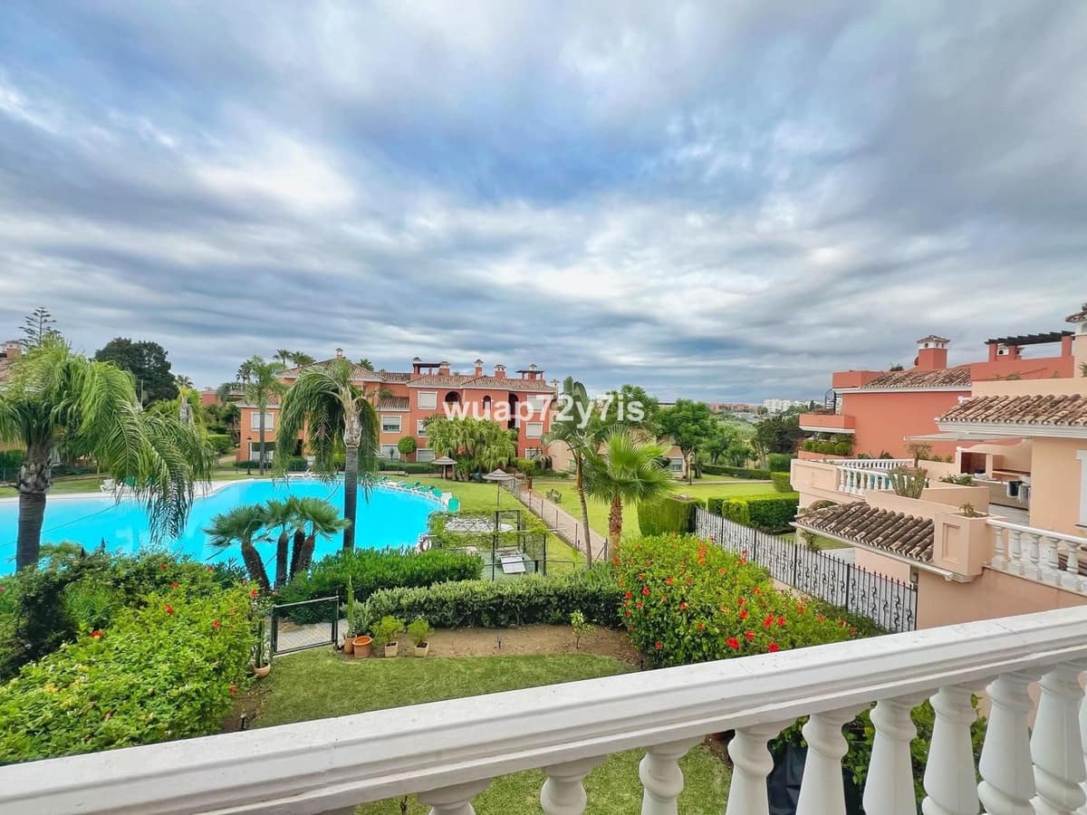 2 slaapkamer Appartement te koop in Estepona met zwembad - € 469.000 (Ref: 9442813)