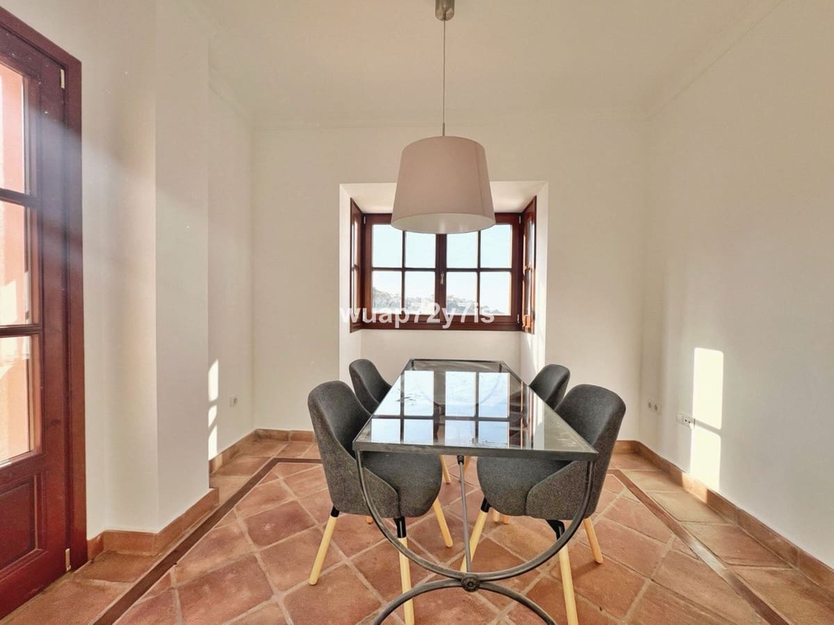 3 soverom Kjedet enebolig til salgs i Benahavis med svømmebasseng garasje - € 645 000 (Ref: 9442830)