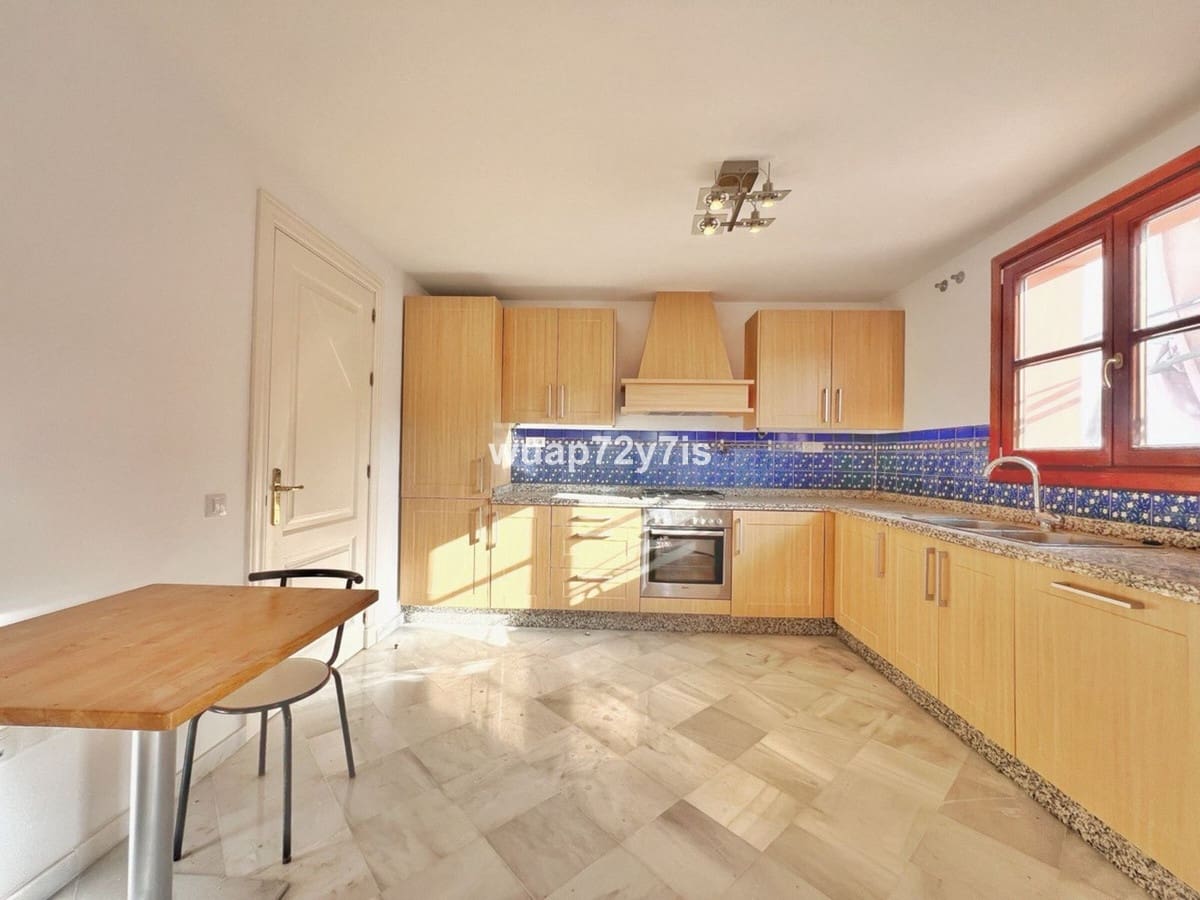 3 soverom Kjedet enebolig til salgs i Benahavis med svømmebasseng garasje - € 645 000 (Ref: 9442830)