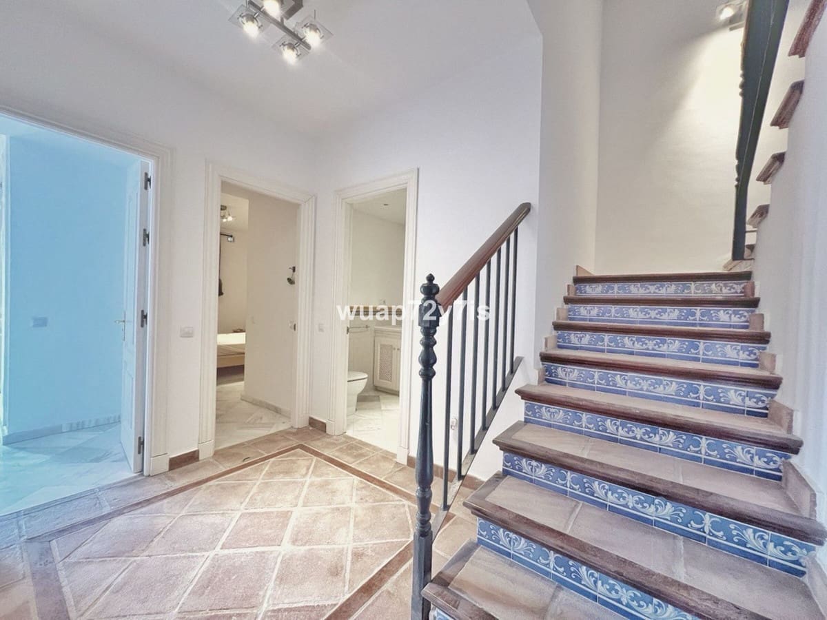 3 soverom Kjedet enebolig til salgs i Benahavis med svømmebasseng garasje - € 645 000 (Ref: 9442830)