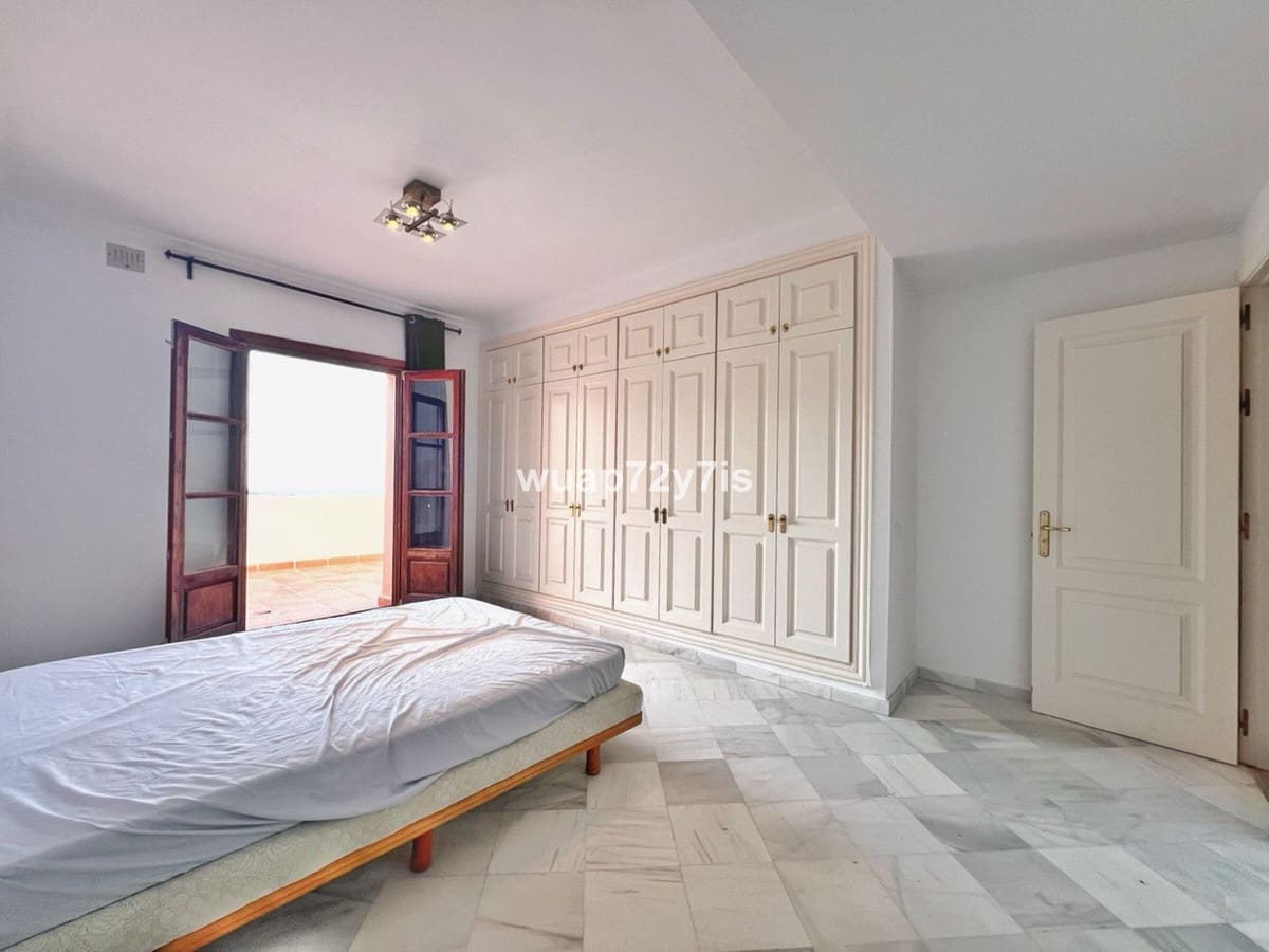 3 soverom Kjedet enebolig til salgs i Benahavis med svømmebasseng garasje - € 645 000 (Ref: 9442830)