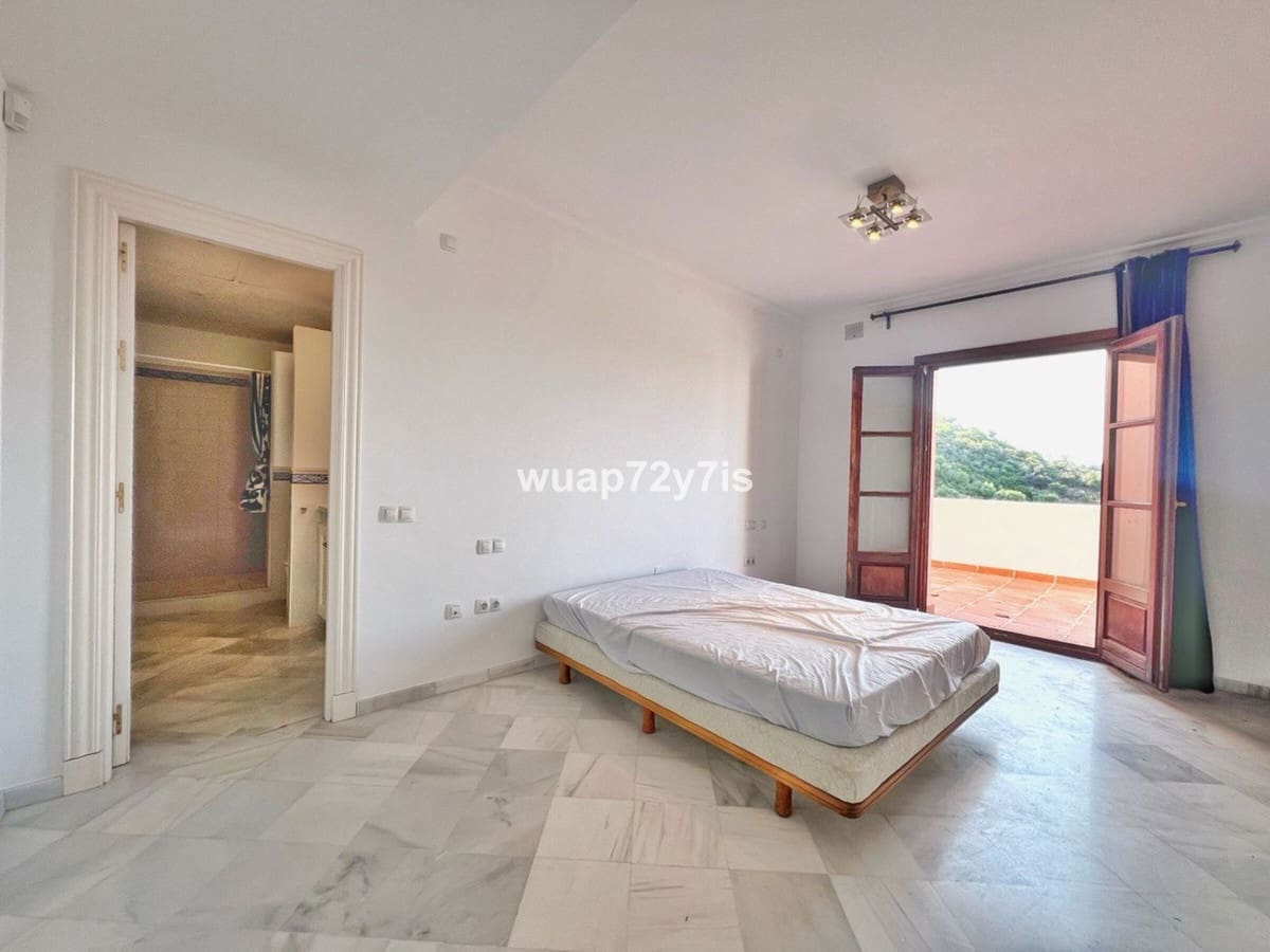 3 soverom Kjedet enebolig til salgs i Benahavis med svømmebasseng garasje - € 645 000 (Ref: 9442830)