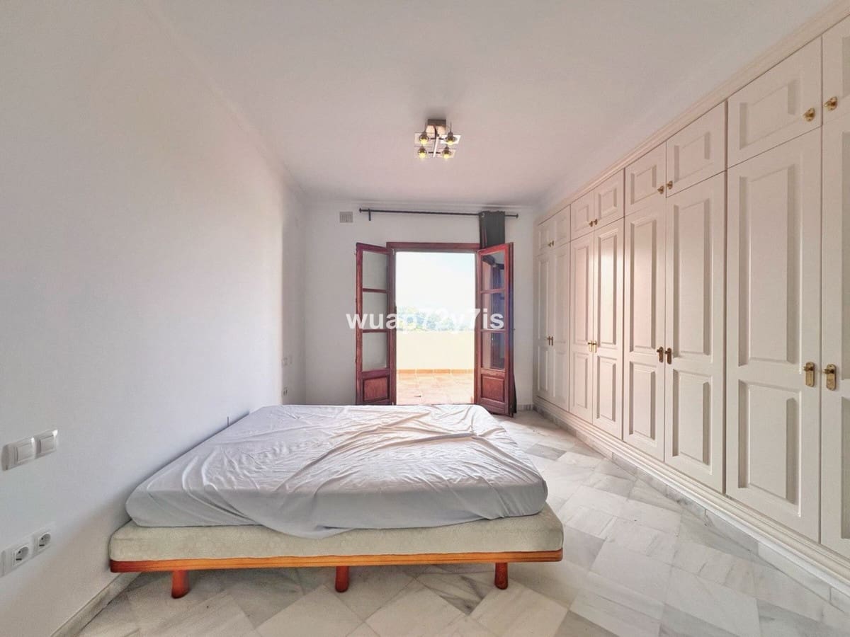 3 soverom Kjedet enebolig til salgs i Benahavis med svømmebasseng garasje - € 645 000 (Ref: 9442830)