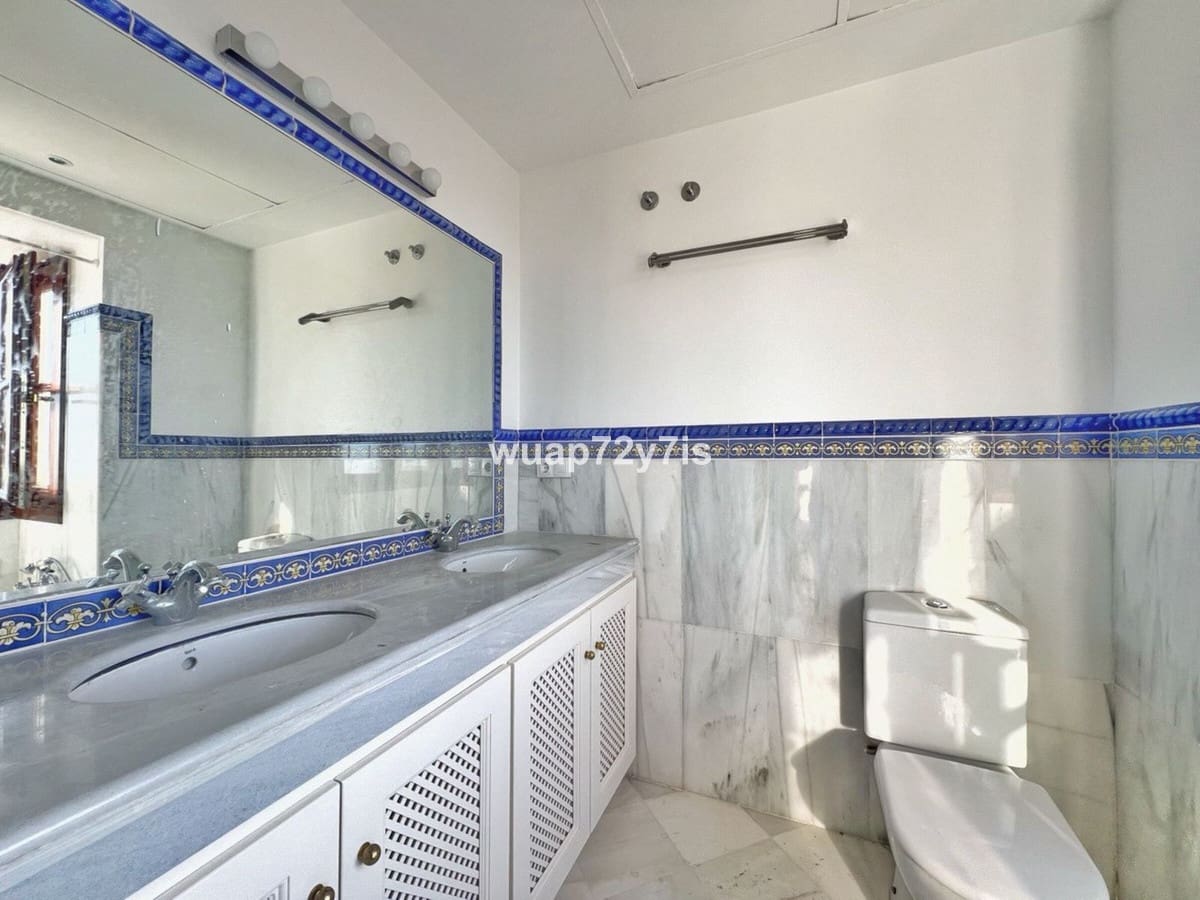 3 soverom Kjedet enebolig til salgs i Benahavis med svømmebasseng garasje - € 645 000 (Ref: 9442830)